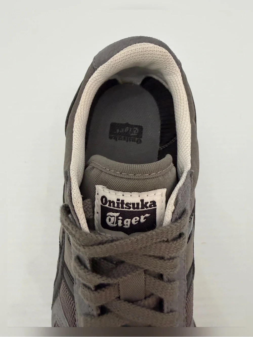 Onitsuka Tiger Ultimate 81 Sneakers Charcoal and Black Men’s Size 7.5
